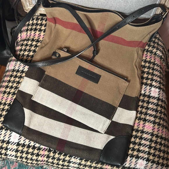 Burberry 💯 Authentic Slim tote in canvas with black leather! EUC - Picture 9 of 15